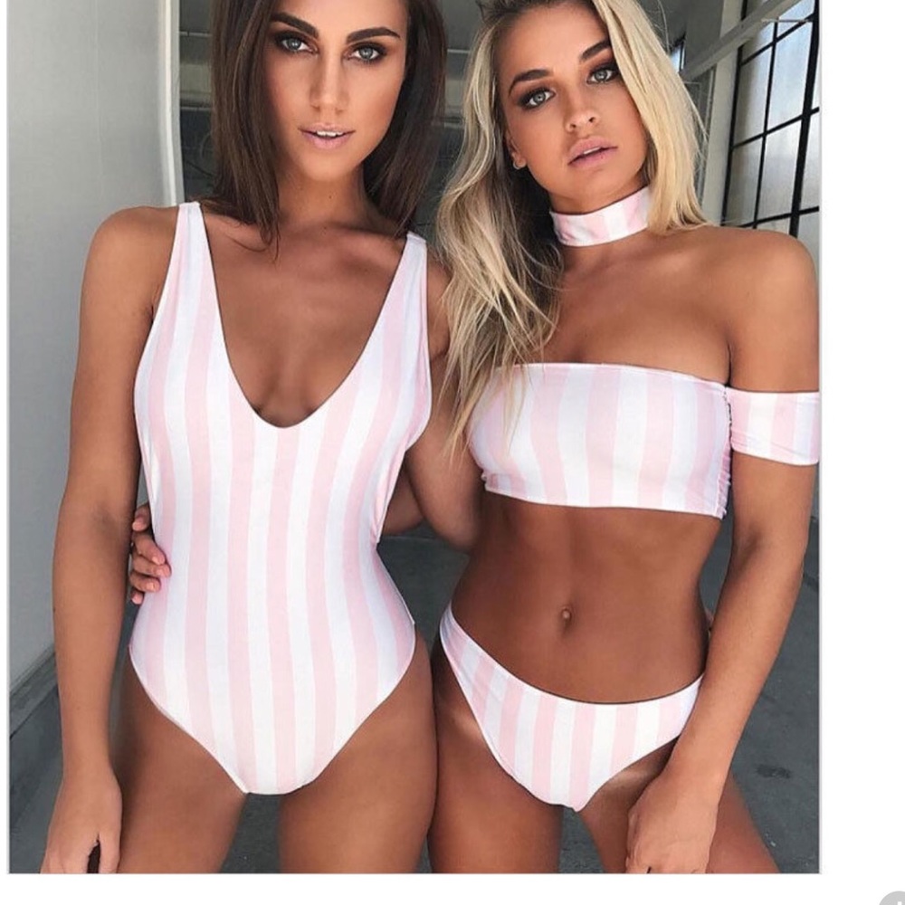 🆕Pink & White bikini.🌸SOLD OUT🌸🌸 then gifted🌸 - Picture 3 of 7